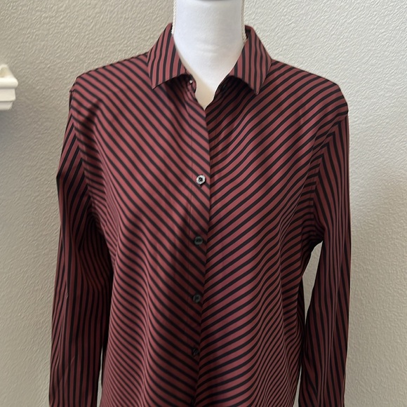 Chico’s No Iron Stretch Sable Imperial Stripe Tunic - Picture 5 of 13